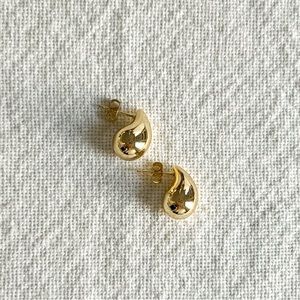 Elegant Gold Teardrop Earrings